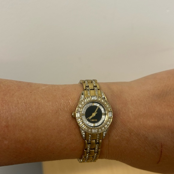 Vintage Ladies Elgin Swarovski Crystal Accent Watch – Petite Gold Tone